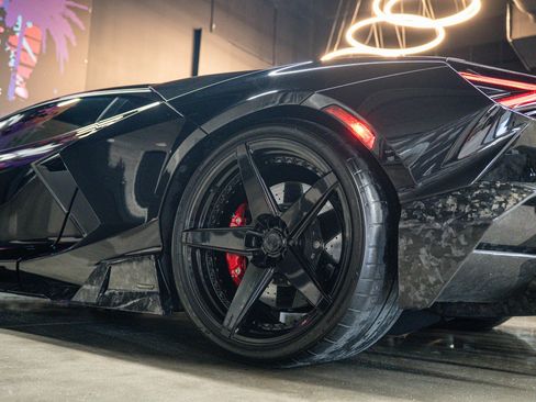 Used 2024 Lamborghini Revuelto AWD/4WD image 18