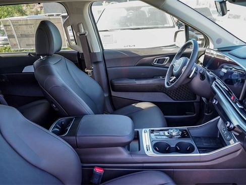 New 2025 Kia Carnival SX w/ SX Dark Edition Package image 33