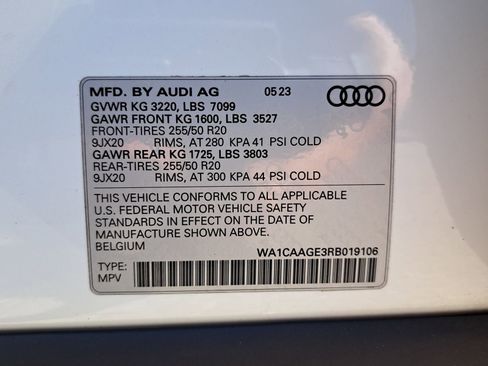 Used 2024 Audi Q8 e-tron Premium Plus image 40