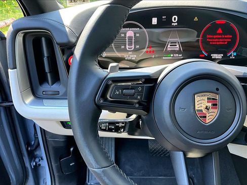 Certified 2025 Porsche Cayenne E-Hybrid Coupe AWD/4WD image 23