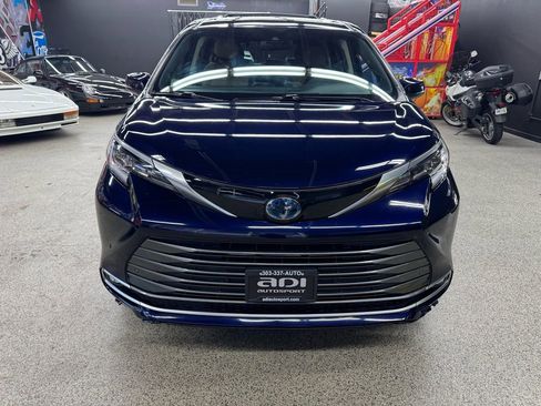 Used 2022 Toyota Sienna Limited AWD/4WD image 8