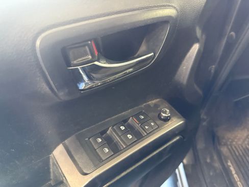 Used 2016 Toyota Tacoma TRD Sport w/ Towing Package RWD image 17