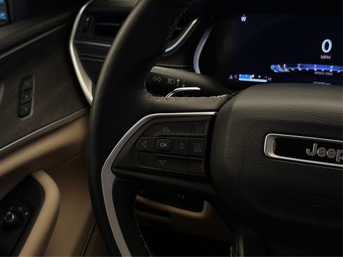 Used 2022 Jeep Grand Cherokee L Limited image 28