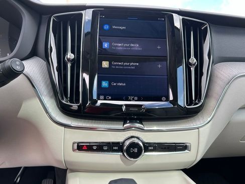 Used 2023 Volvo XC60 B5 Plus image 25