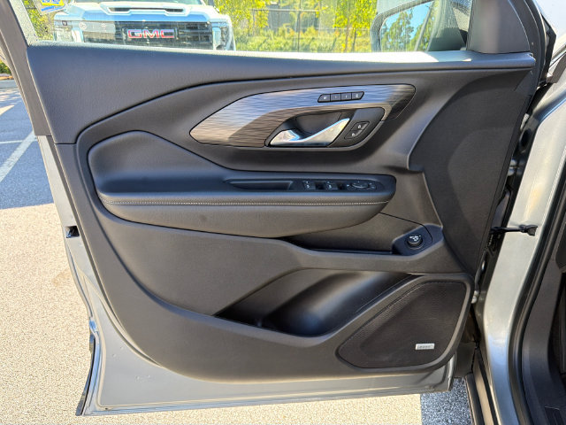 Used 2023 GMC Terrain SLT w/ Infotainment Package II FWD image 10