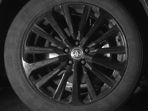 Used 2025 Toyota Highlander XSE image 13