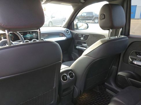 Used 2021 Mercedes-Benz GLB 250 4MATIC image 29