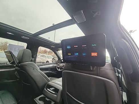 Used 2025 Cadillac Escalade V AWD/4WD image 17