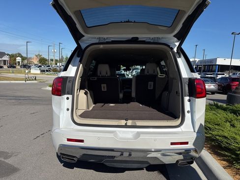 Used 2017 GMC Acadia Denali image 11