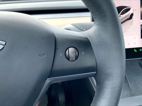 Used 2023 Tesla Model Y AWD image 22
