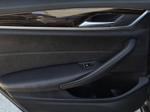 Used 2018 BMW 530i w/ Premium Package image 10