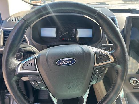 Used 2022 Ford Edge Titanium image 11
