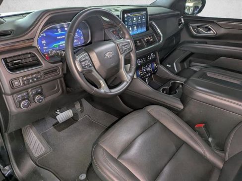 Used 2022 Chevrolet Suburban Z71 w/ Luxury Package AWD/4WD image 10