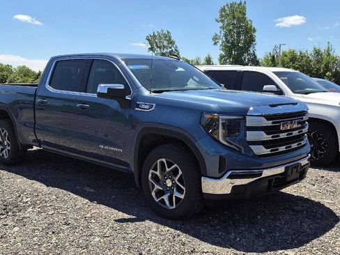Used 2024 GMC Sierra 1500 SLE w/ Preferred Package AWD/4WD image 2