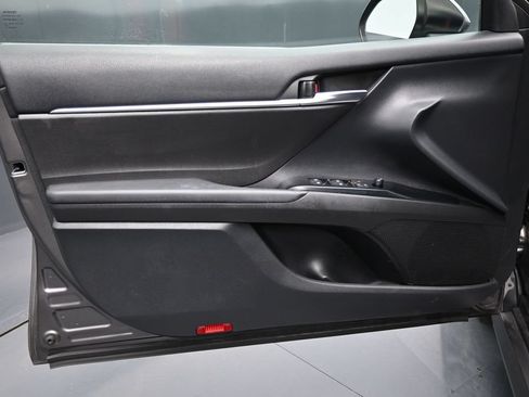 Used 2020 Toyota Camry LE FWD image 10
