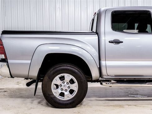 Used 2014 Toyota Tacoma 4x4 Double Cab w/ SR5 Package image 16