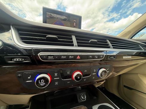 Used 2018 Audi Q7 3.0T Premium Plus AWD/4WD image 25