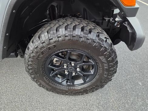 Used 2024 Jeep Wrangler Sport AWD/4WD image 17