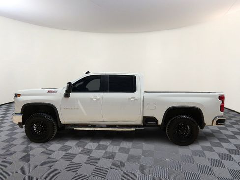 Used 2025 Chevrolet Silverado 2500 LT AWD/4WD image 2