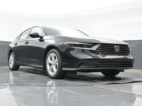 Certified 2025 Honda Accord LX image 27