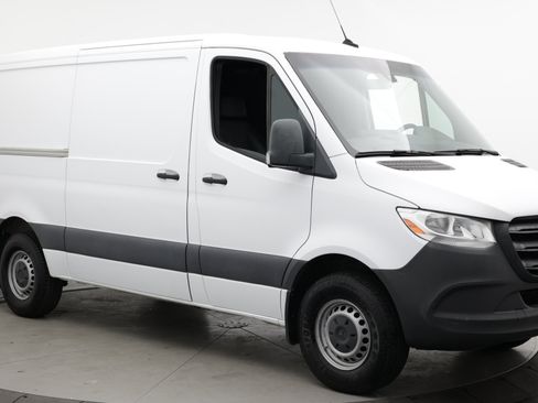 Used 2022 Mercedes-Benz Sprinter 2500 image 3