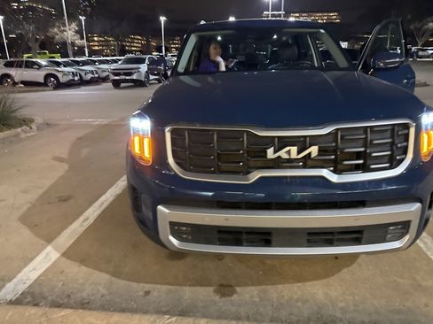 Used 2024 Kia Telluride SX w/ Towing Package image 4