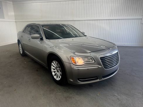 Used 2014 Chrysler 300 image 3