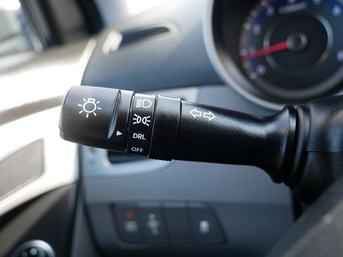 Used 2016 Hyundai Elantra SE image 31