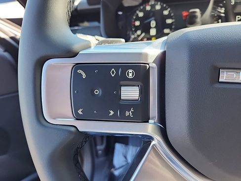 Certified 2025 Land Rover Discovery S image 14