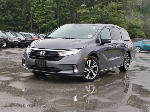 Used 2021 Honda Odyssey Touring image 2