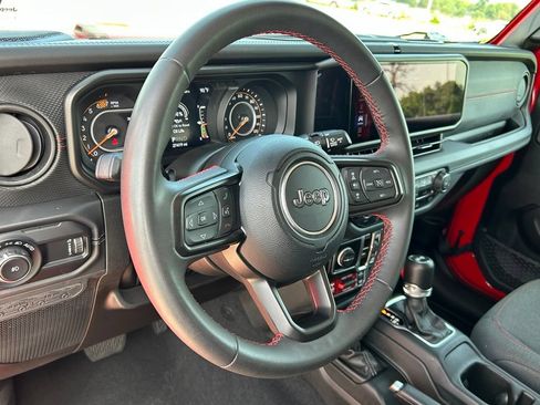 Used 2024 Jeep Wrangler Unlimited Rubicon AWD/4WD image 17