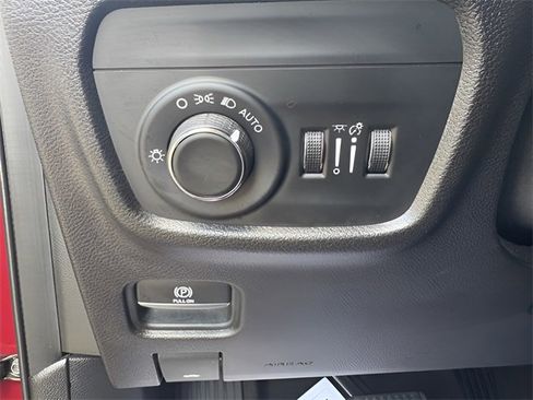 Used 2021 Jeep Grand Cherokee L Laredo image 13