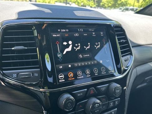Used 2021 Jeep Grand Cherokee Laredo X AWD/4WD image 30