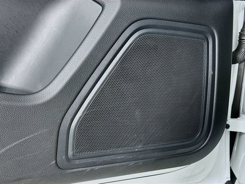 Certified 2025 Porsche Macan AWD/4WD image 21