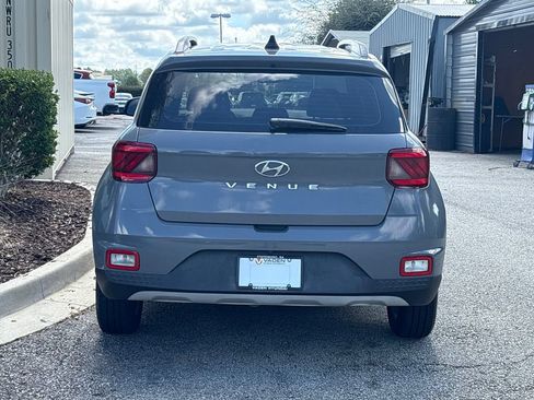 Used 2020 Hyundai Venue SEL FWD image 16