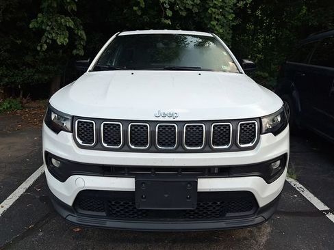 Used 2024 Jeep Compass Latitude AWD/4WD image 2
