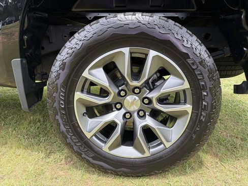 Used 2024 Chevrolet Silverado 1500 LT AWD/4WD image 28