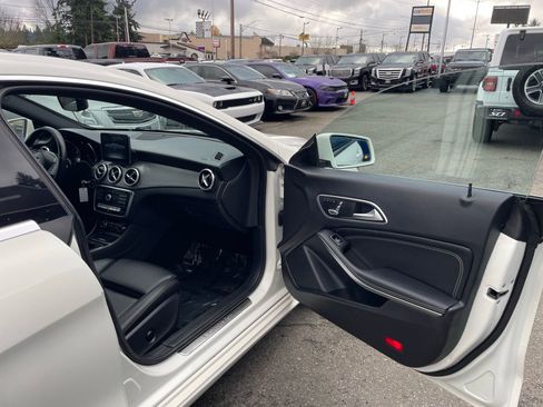 Used 2017 Mercedes-Benz CLA 250 image 27