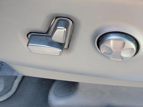 Used 2023 Chrysler Pacifica Touring-L FWD image 25