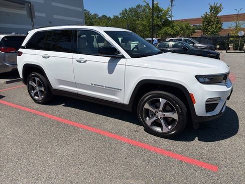 Used 2023 Jeep Grand Cherokee 4WD 4xe image 13