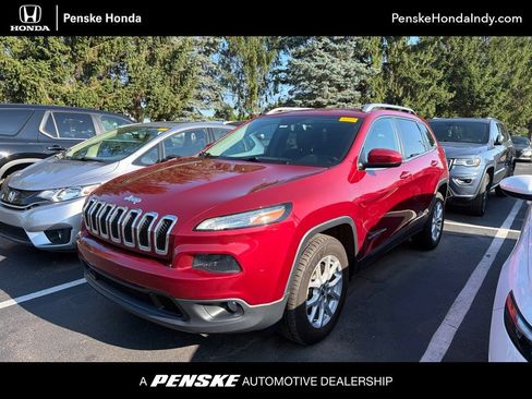 Used 2016 Jeep Cherokee Latitude w/ Comfort/Convenience Group AWD/4WD image 1