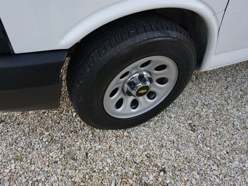 Used 2010 Chevrolet Express 1500 RWD image 33
