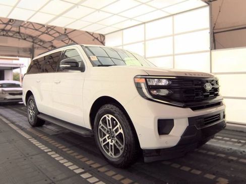 Used 2025 Ford Expedition Max Active AWD/4WD image 7