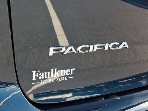 Used 2024 Chrysler Pacifica Touring-L FWD image 31