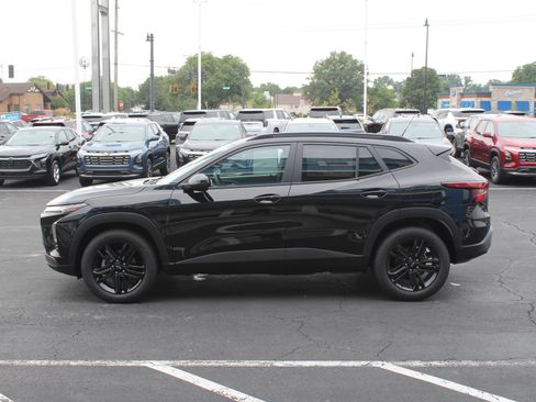 New 2026 Chevrolet Trax ACTIV w/ Sunroof Package FWD image 6