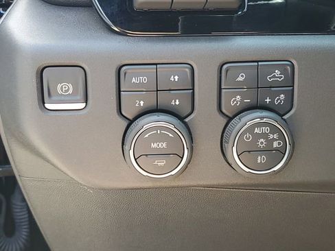 Used 2024 Chevrolet Silverado 1500 ZR2 w/ Technology Package AWD/4WD image 4