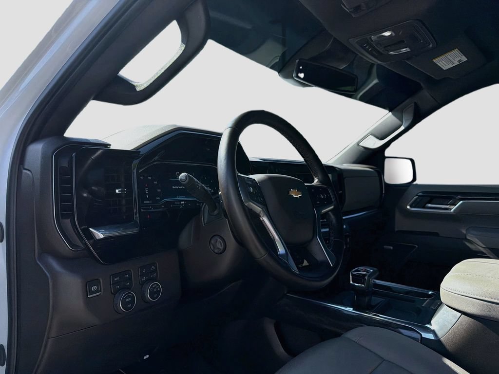 Used 2025 Chevrolet Silverado 1500 LTZ AWD/4WD image 9
