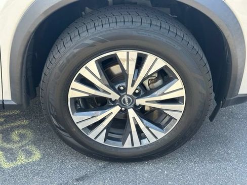Used 2022 Nissan Rogue SV AWD/4WD image 14
