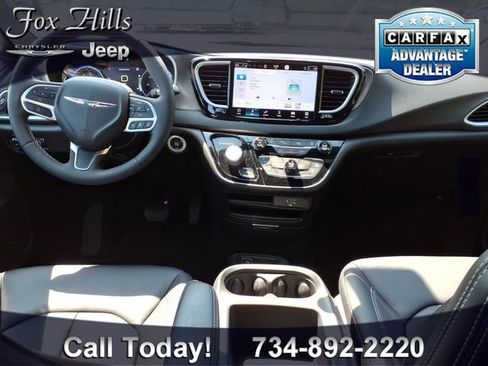 Used 2026 Chrysler Pacifica Select FWD image 14