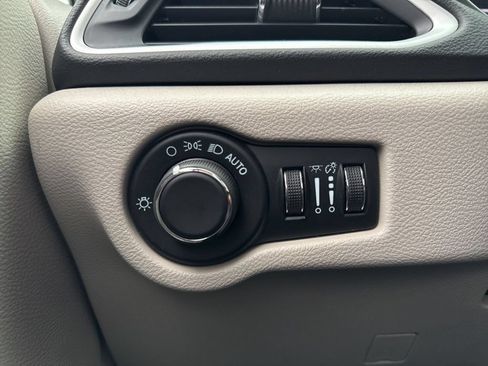 Used 2024 Chrysler Voyager LX FWD image 20